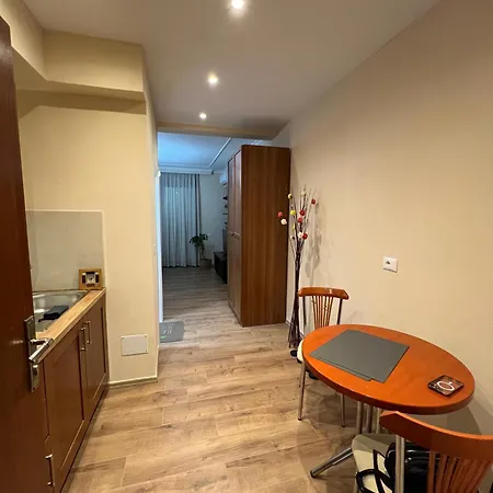 Skyline Apartment *